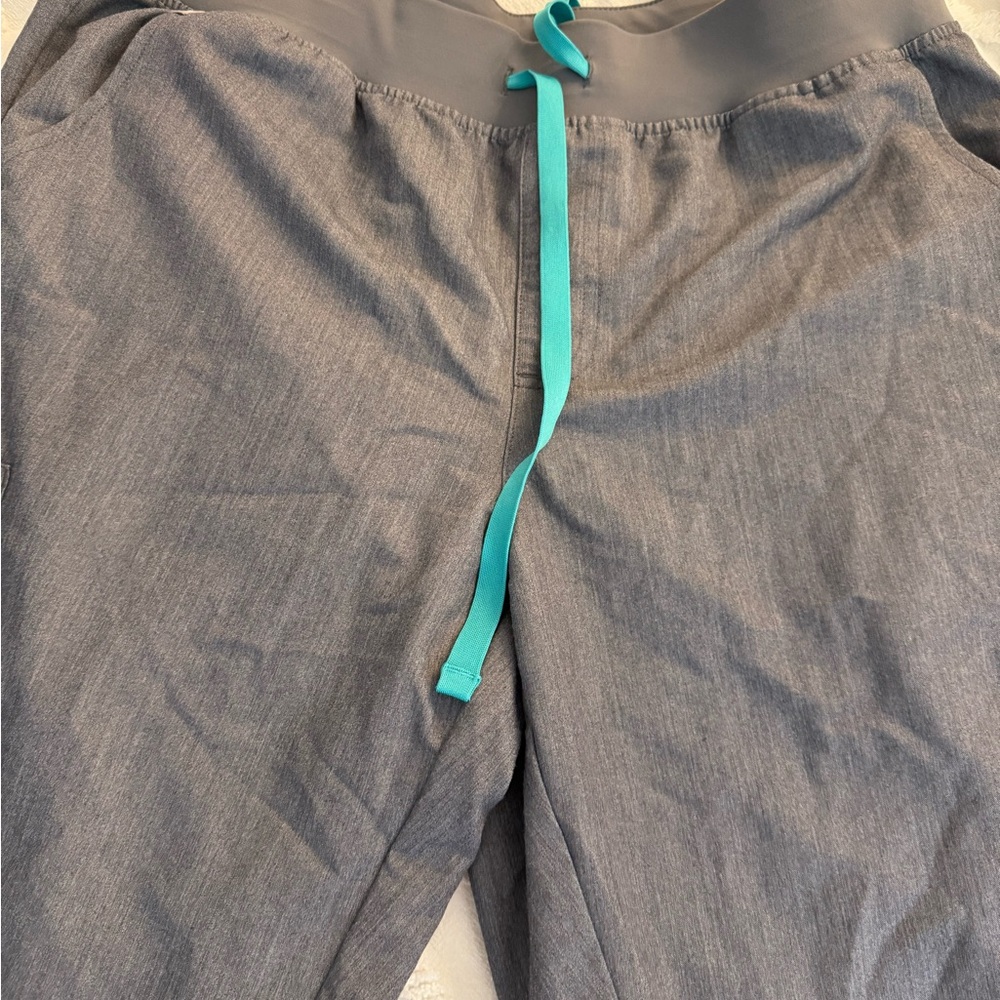 Figs Graphite  Zamora Scrub Pants - Picture 2 of 6